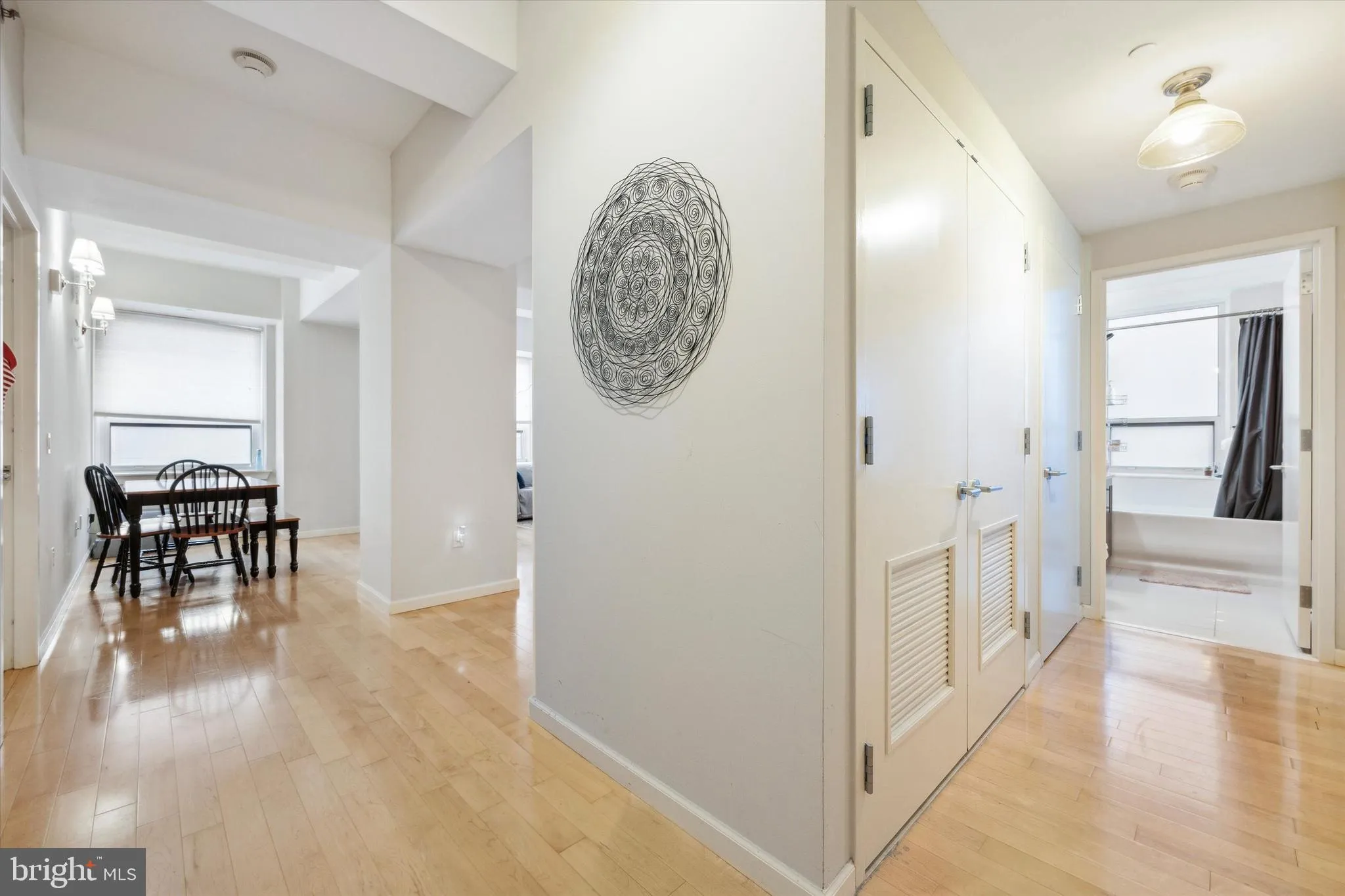 Philadelphia, Pennsylvania 19102, United States, 2 Bedrooms Bedrooms, ,2 BathroomsBathrooms,Residential,Active,1600