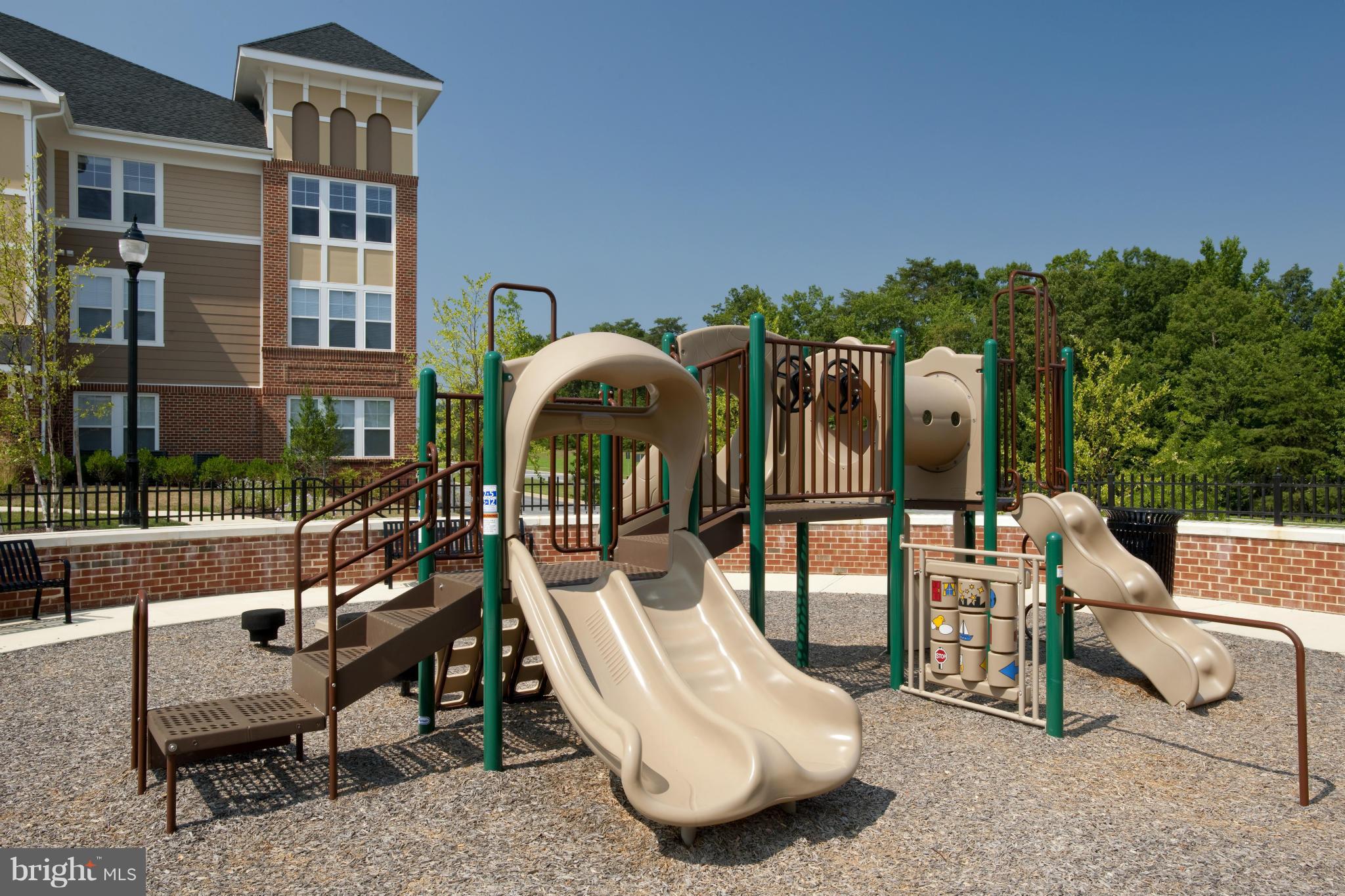 WESTCHESTER SQUARE - Residential