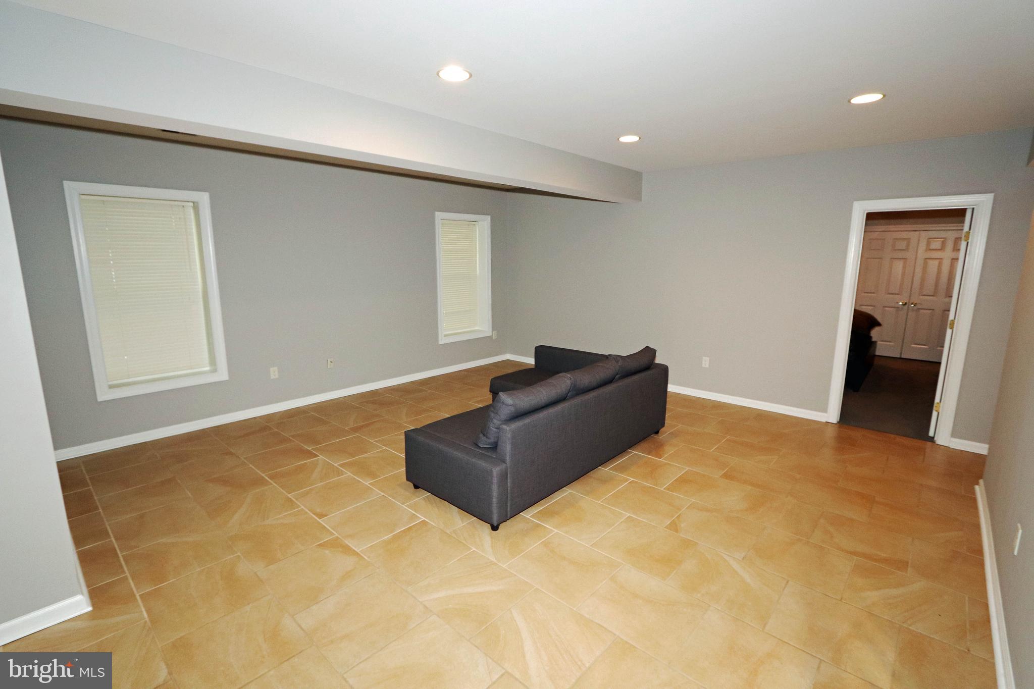 RIVER HILL - Residential