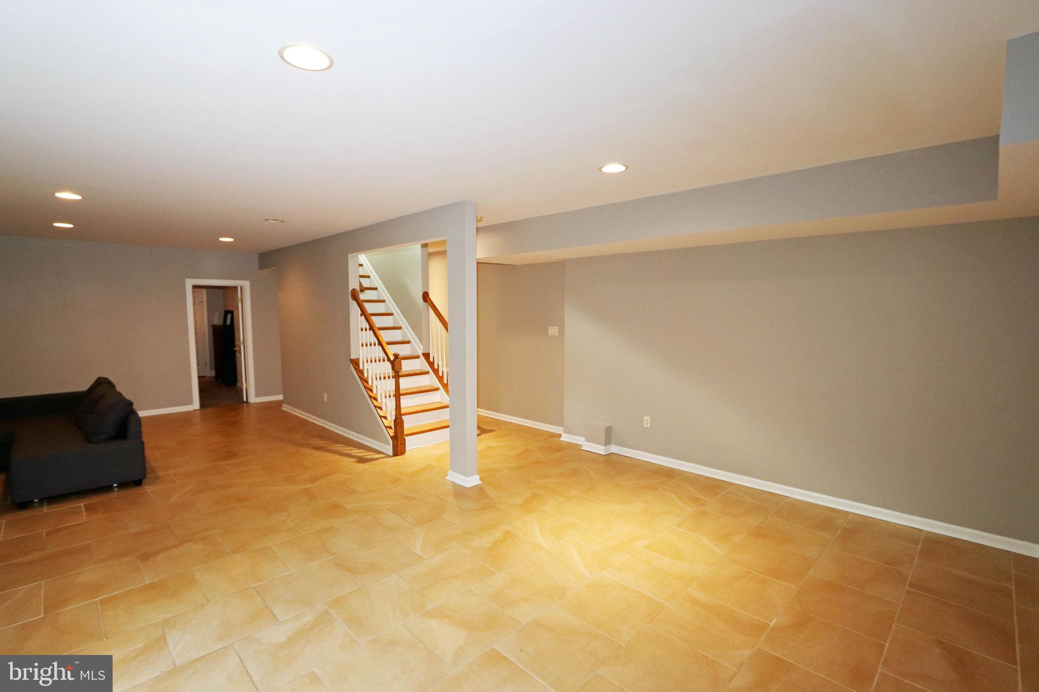 RIVER HILL - Residential