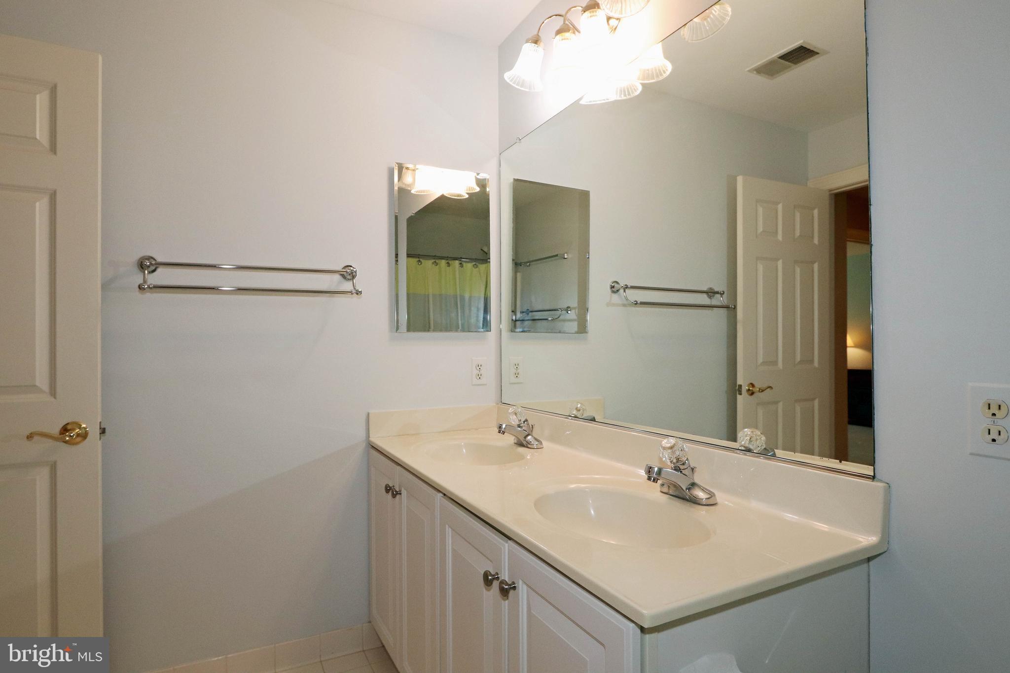 RIVER HILL - Residential