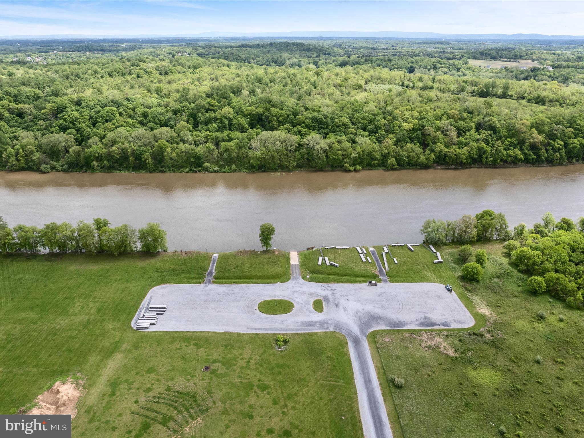 CROSSINGS ON THE POTOMAC - Land