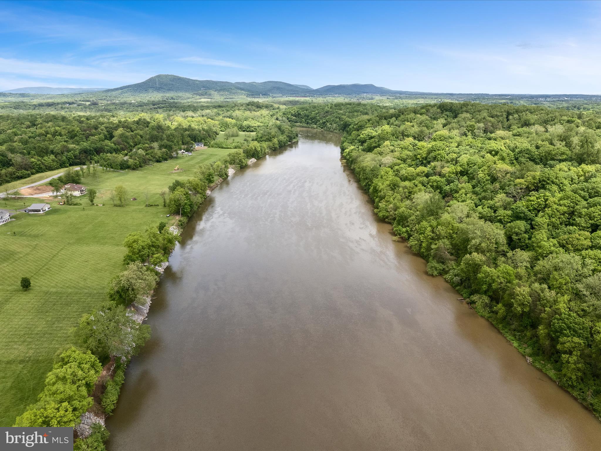 CROSSINGS ON THE POTOMAC - Land