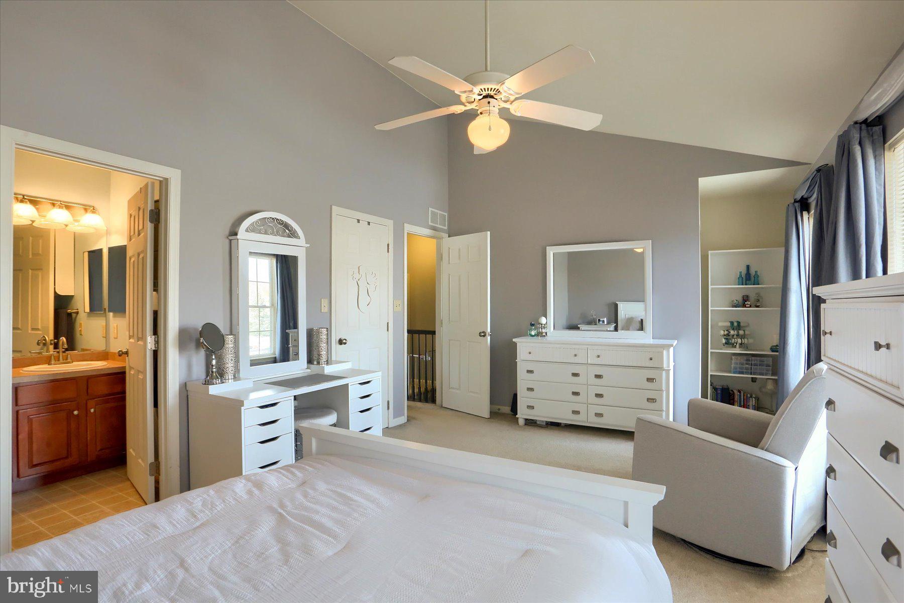 MELBOURNE PLACE - Residential