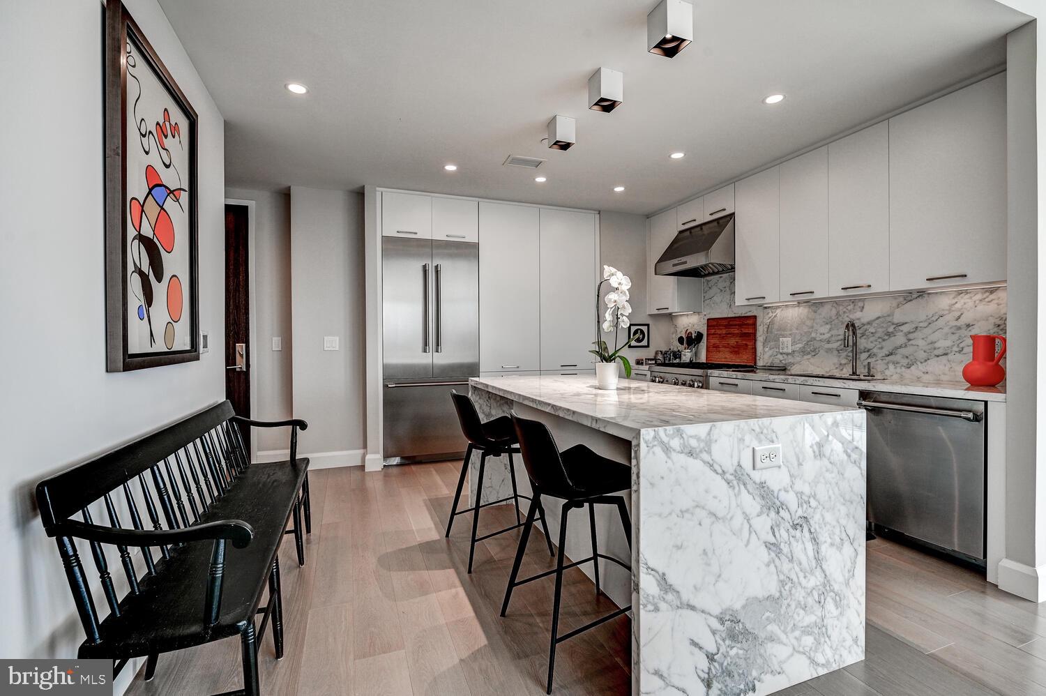 HARBOR EAST - Residential