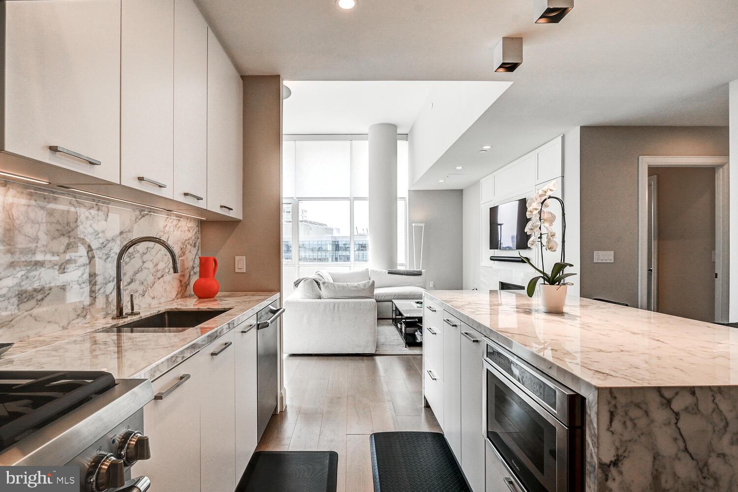 HARBOR EAST - Residential