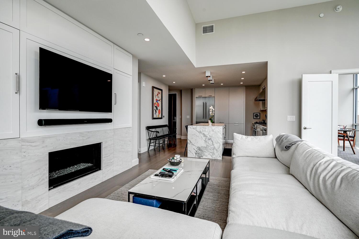 HARBOR EAST - Residential
