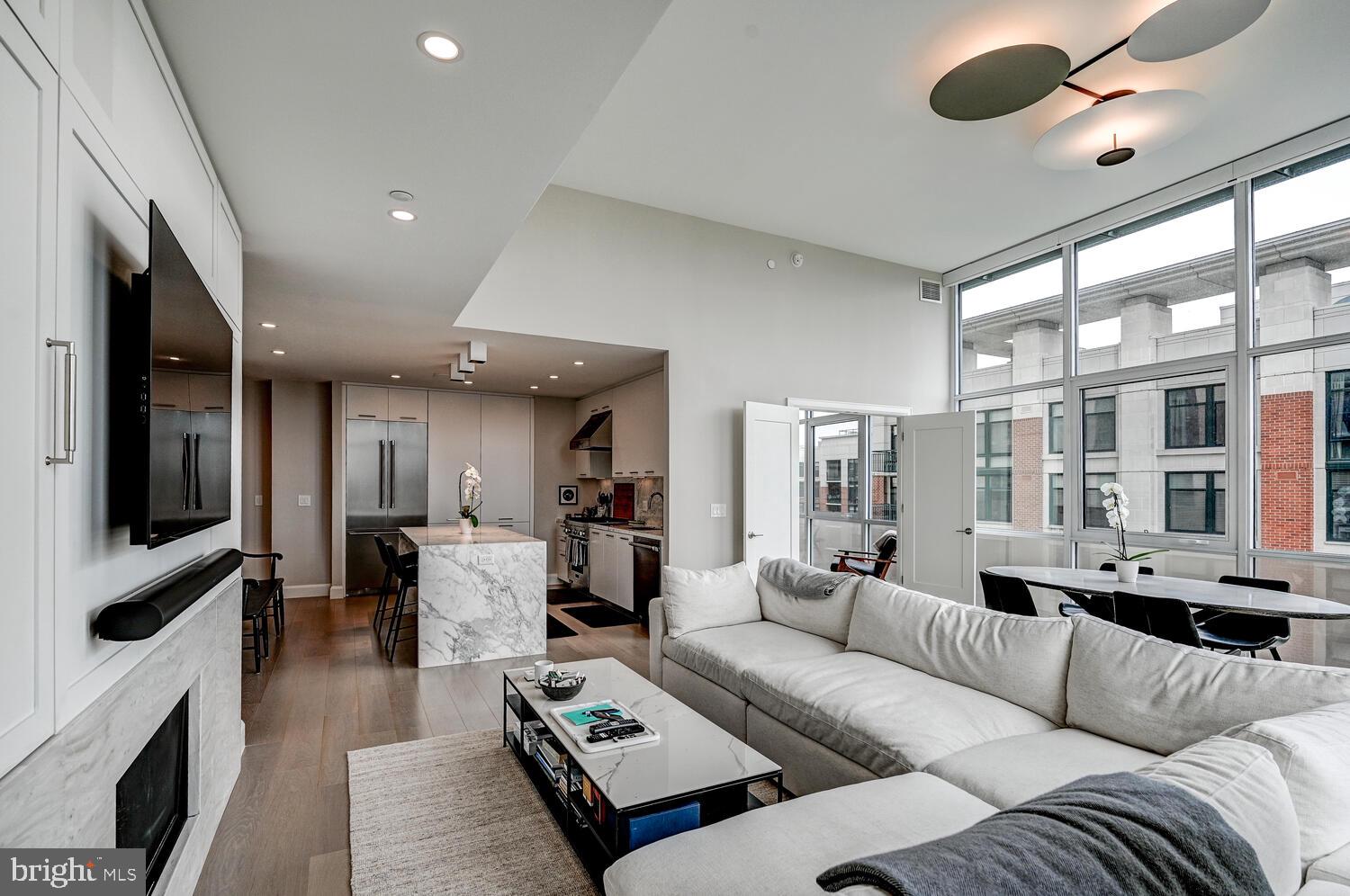 HARBOR EAST - Residential