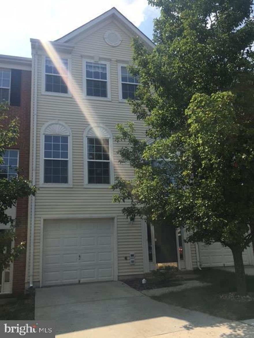 Showing only 3 Pm To 7 Pm Tenant occupied No showing with out appointment!This 3 level beautiful town house 3 bedrooms 2 full baths and 2 half baths  Features a Beautiful Open  Foyer W/Hardwood Floor, Living Rm/Dining Rm Combo, Kitchen has Maple Cabinets,All New appliances and New granite counter tops Breakfast Island w/Dbl Sink, Hardwood Floors, Family Rm off Kitchen w/Gas Fire Place  and Deck. The Large Master bedroom Features a Sitting Rm, Master Bathroom w/Soaking Tub & Separate Shower. Very close  to I-66 /29  & Shopping centers.