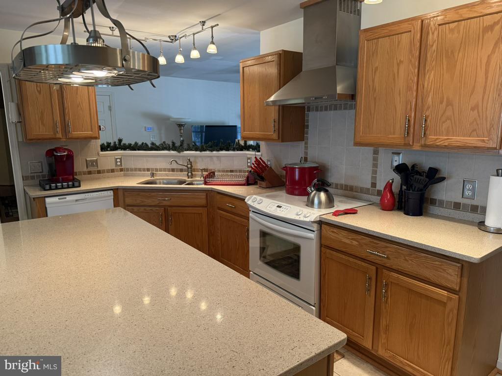 EDGEWOOD BAY - Residential