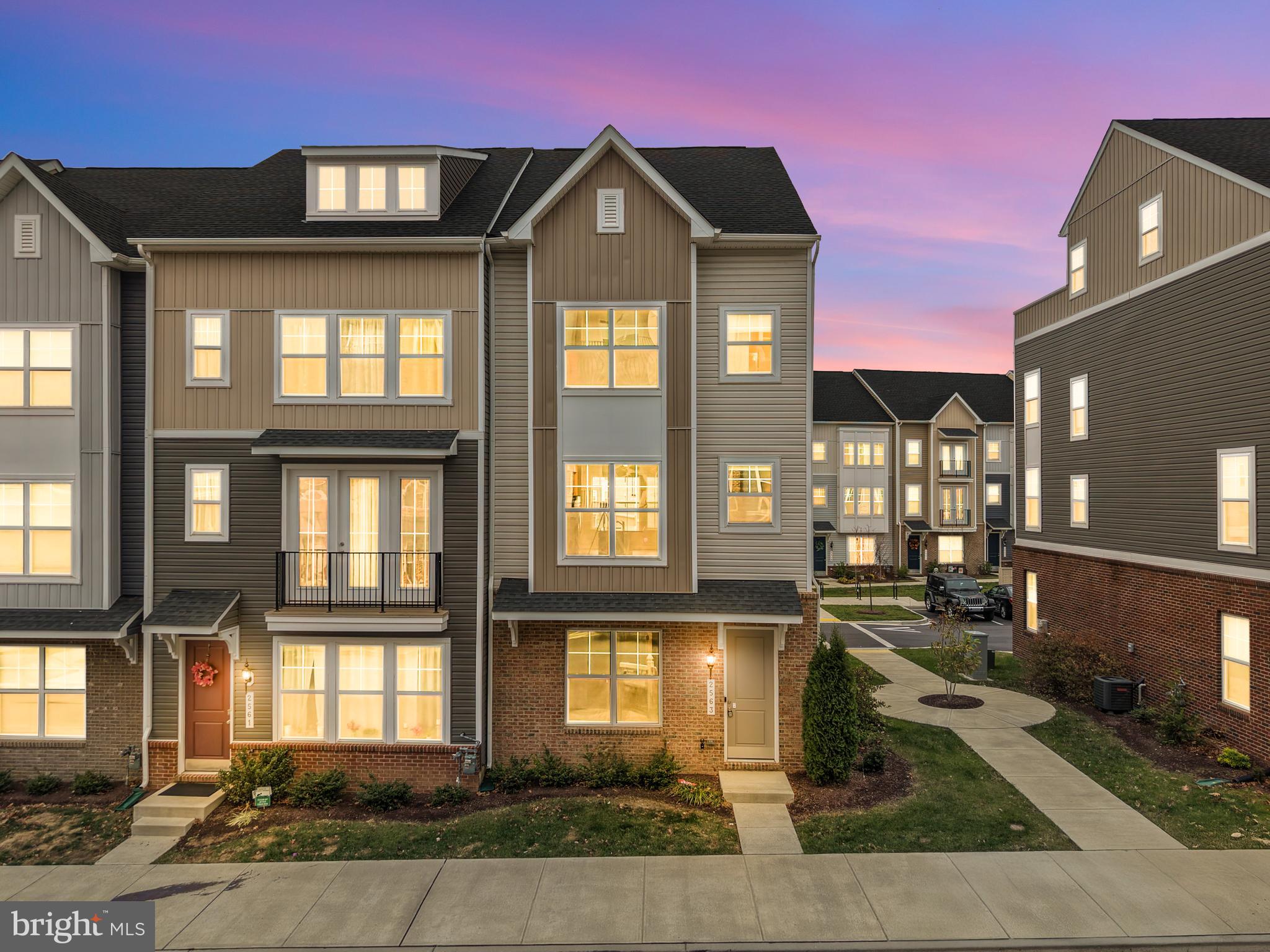 TOWNS AT MARKET COMMONS - Residential