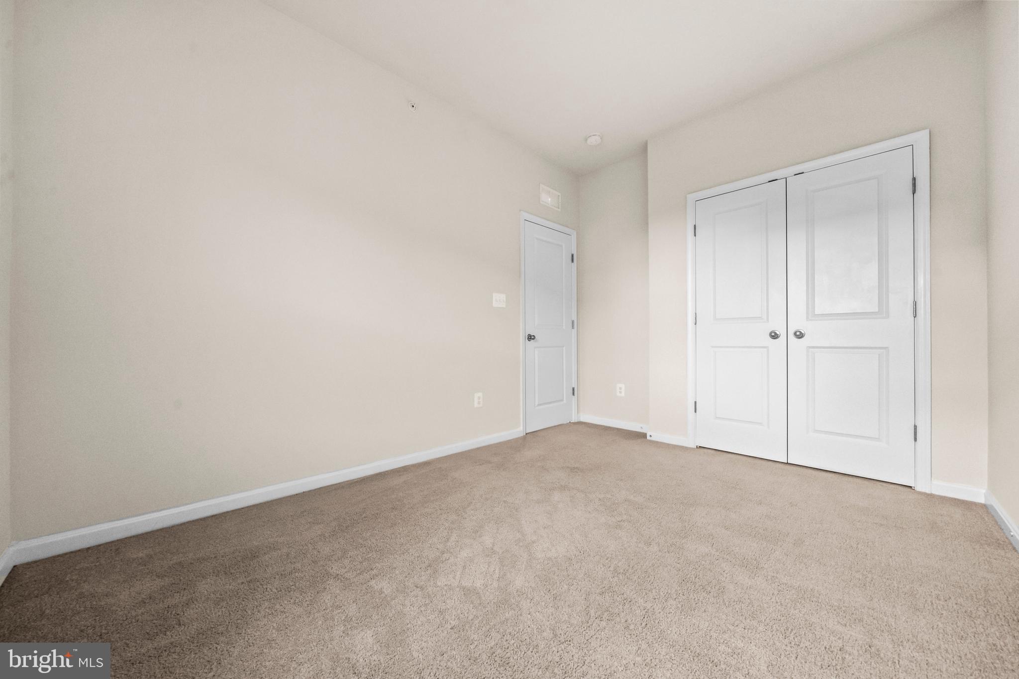 TOWNS AT MARKET COMMONS - Residential