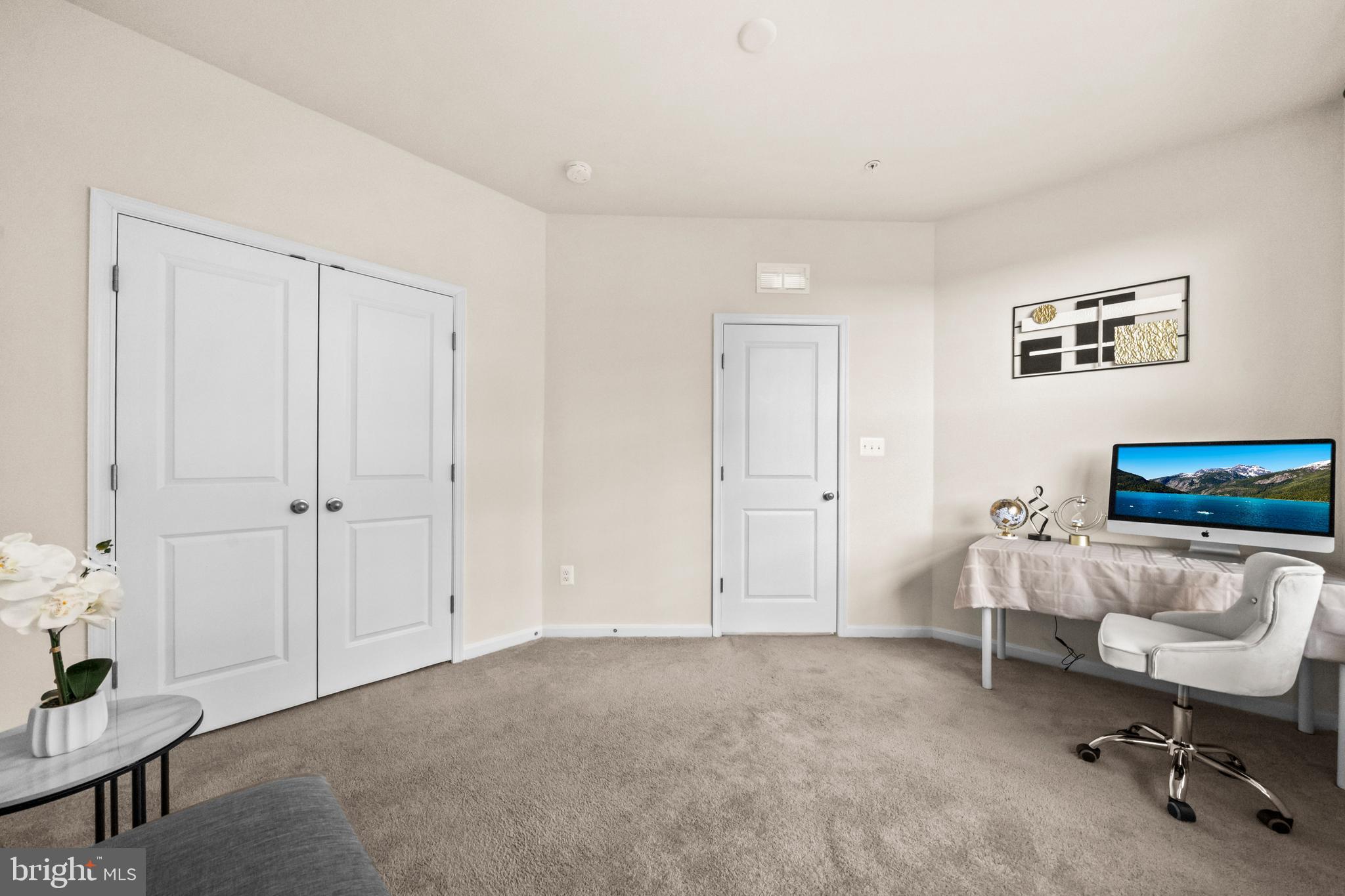 TOWNS AT MARKET COMMONS - Residential