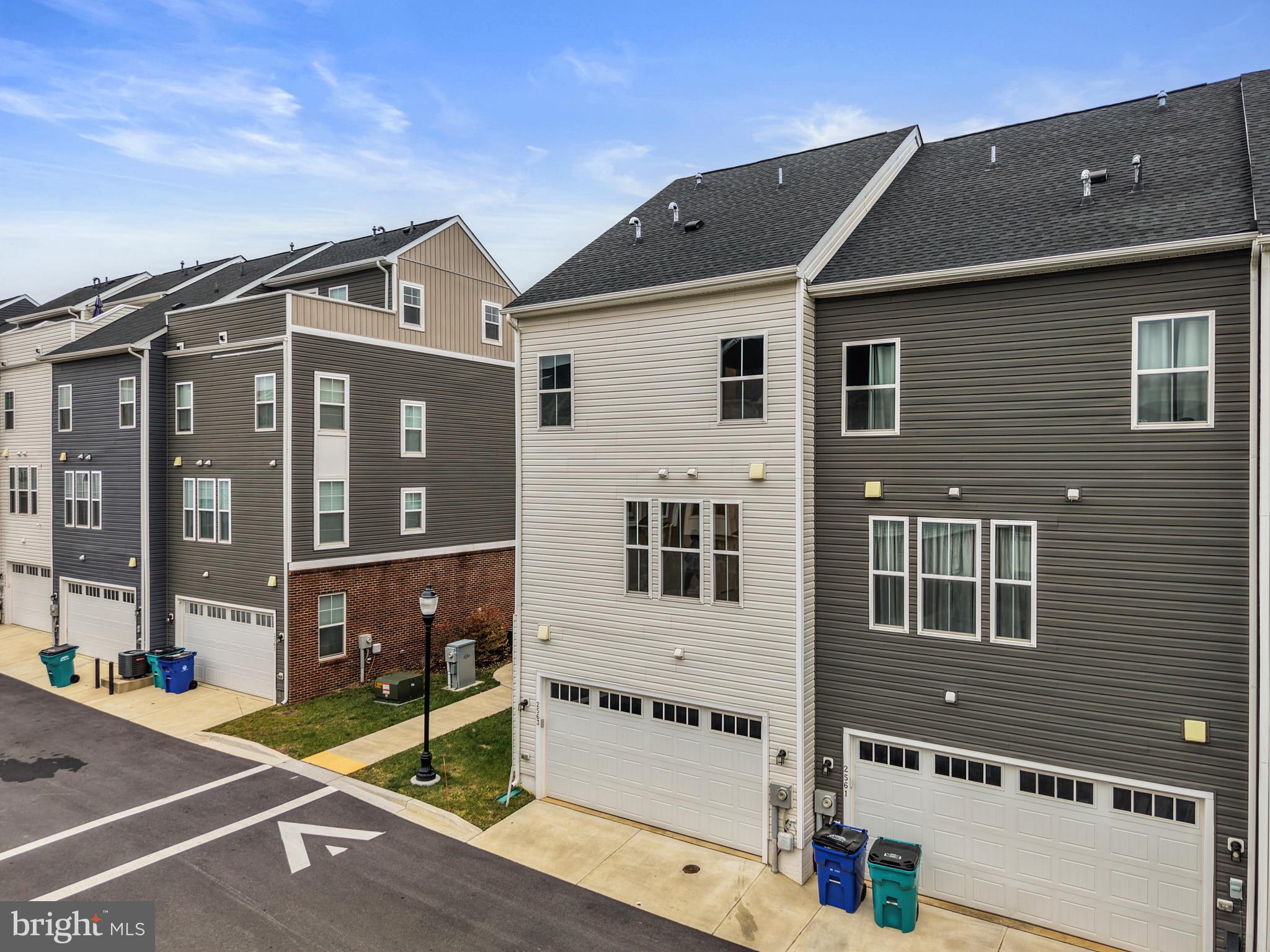TOWNS AT MARKET COMMONS - Residential