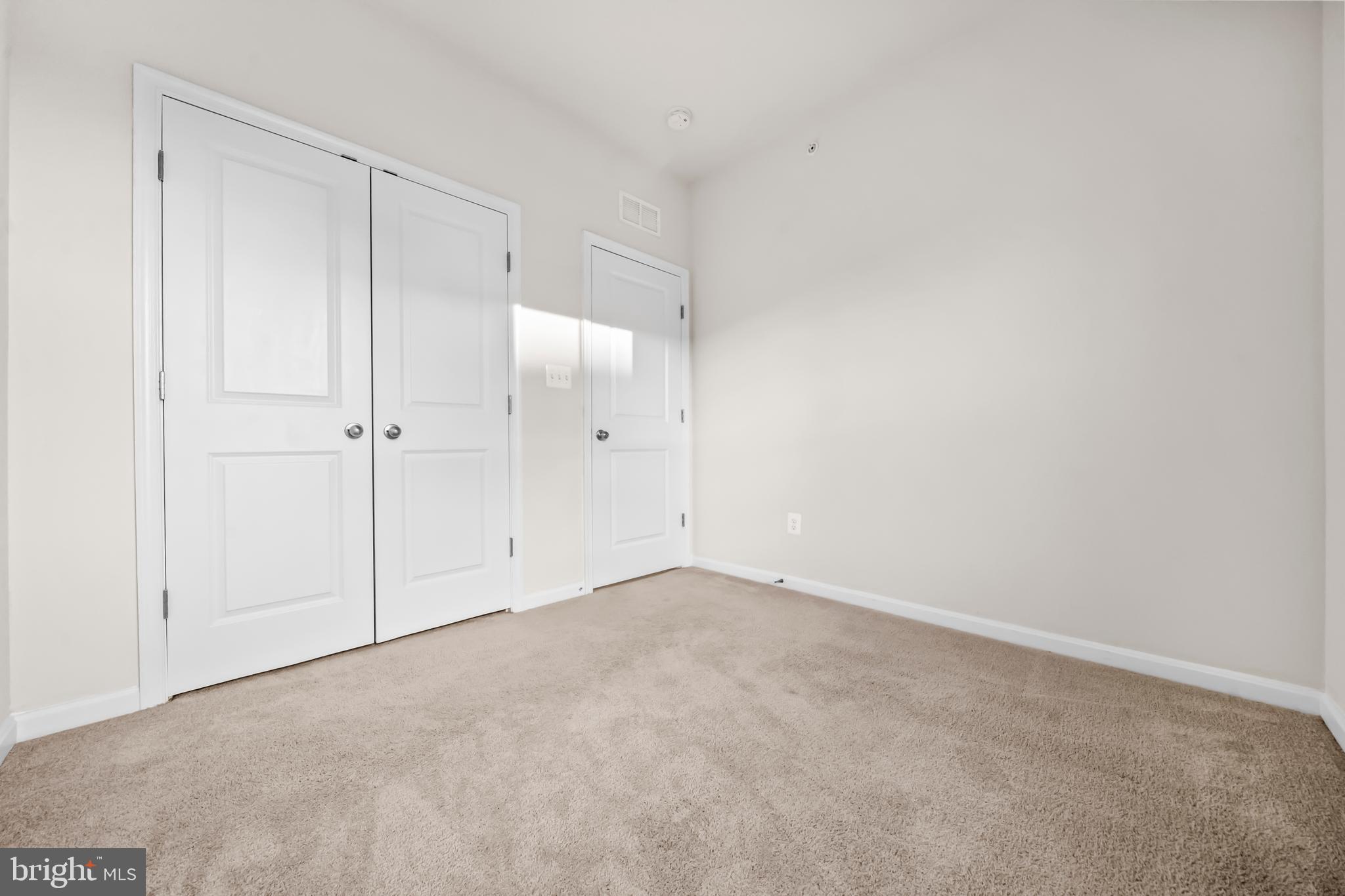 TOWNS AT MARKET COMMONS - Residential