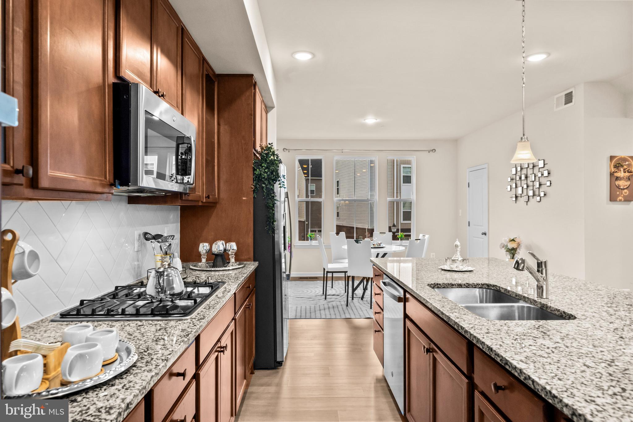 TOWNS AT MARKET COMMONS - Residential