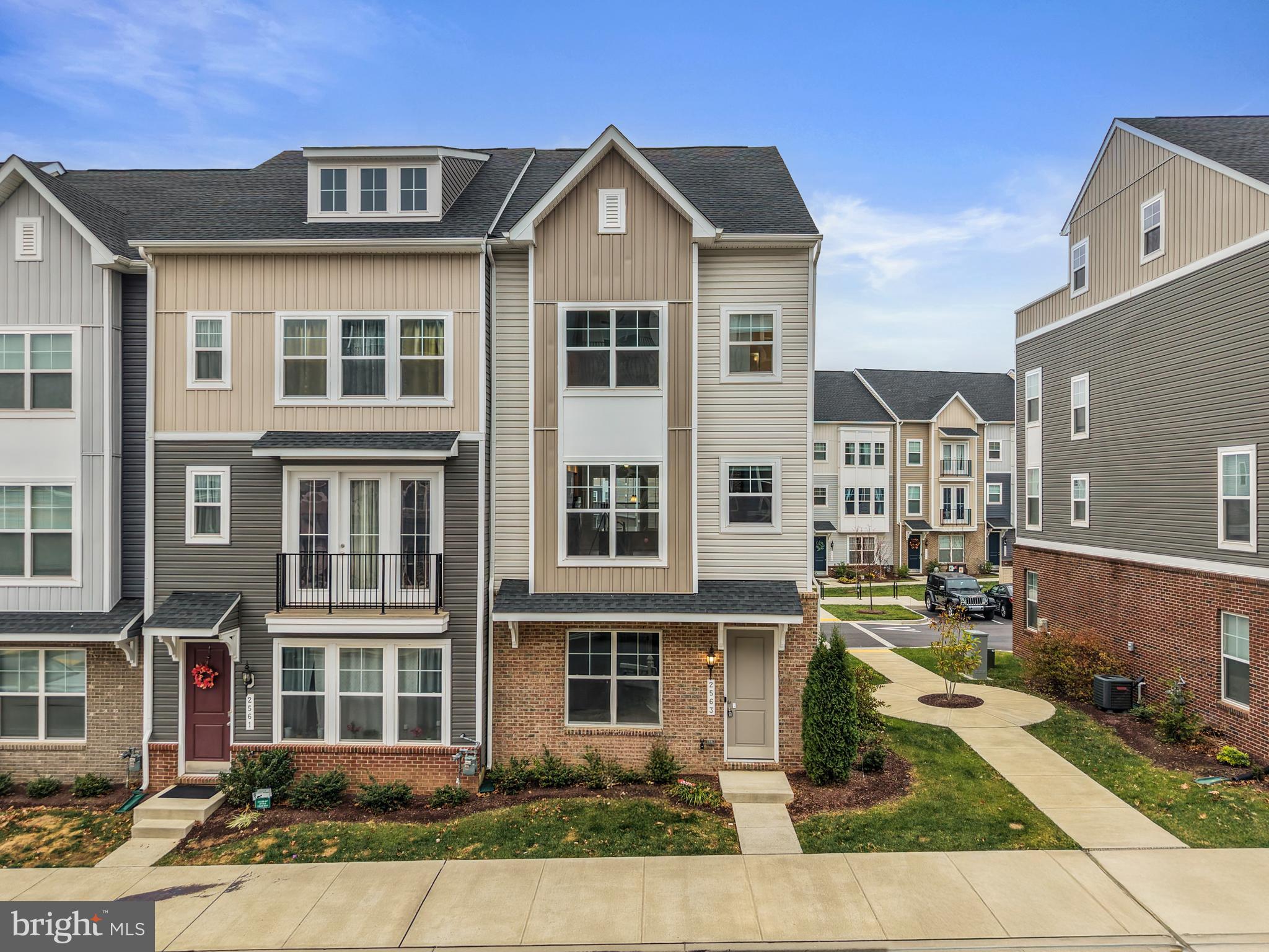 TOWNS AT MARKET COMMONS - Residential