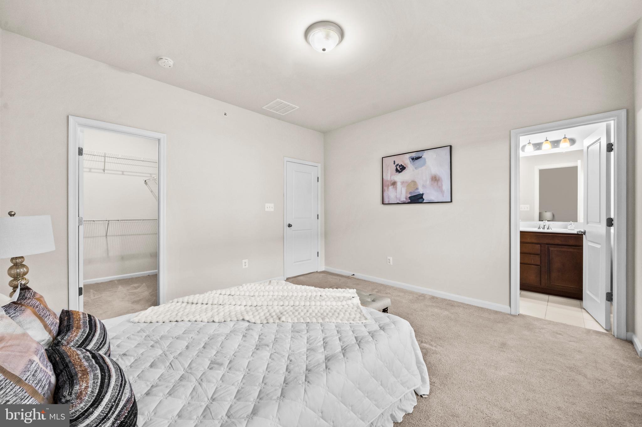 TOWNS AT MARKET COMMONS - Residential