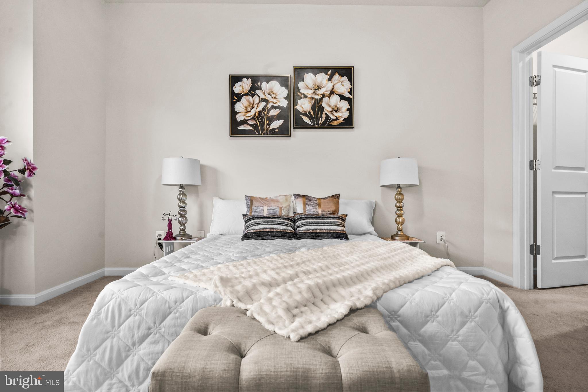 TOWNS AT MARKET COMMONS - Residential