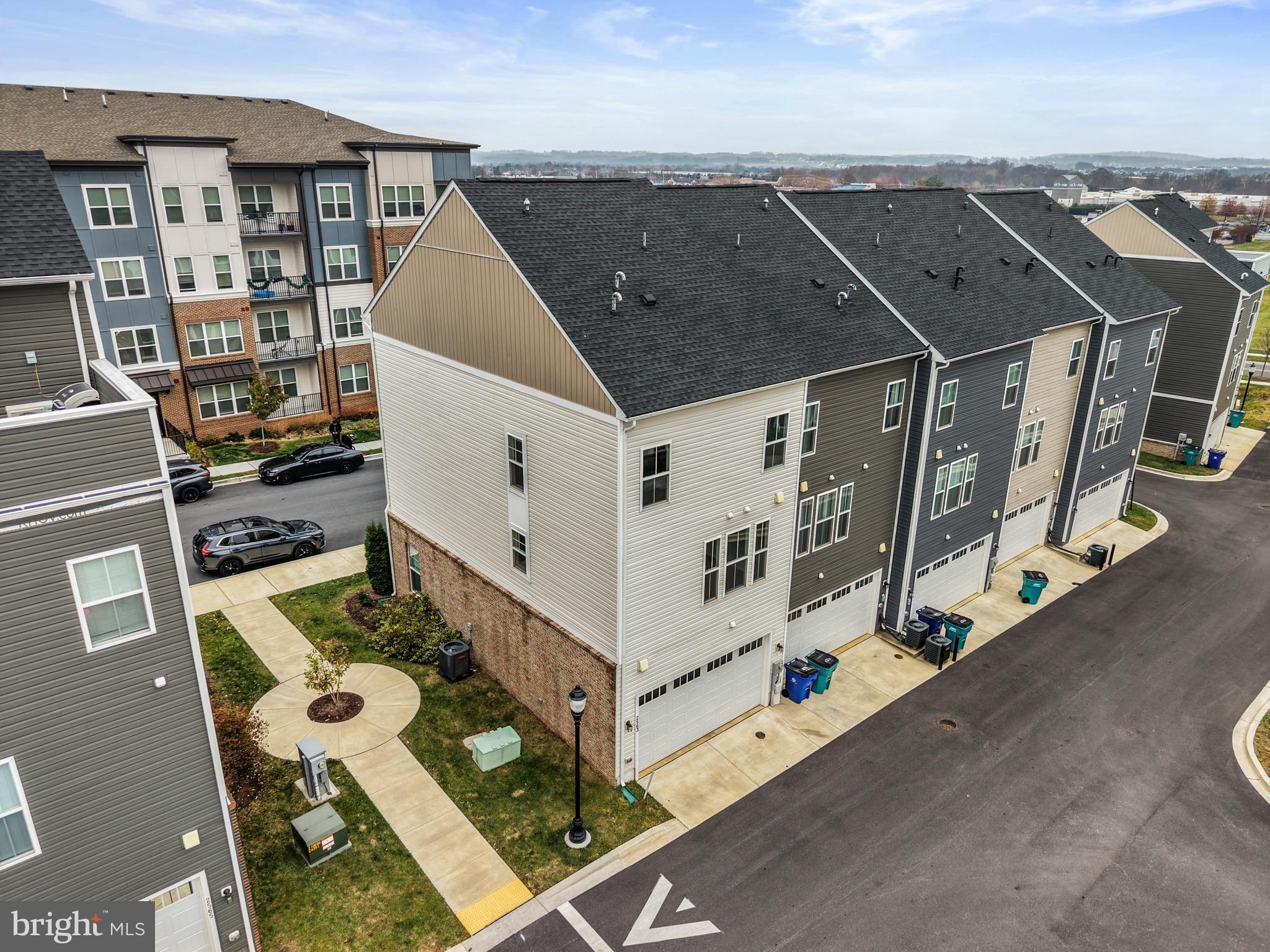 TOWNS AT MARKET COMMONS - Residential