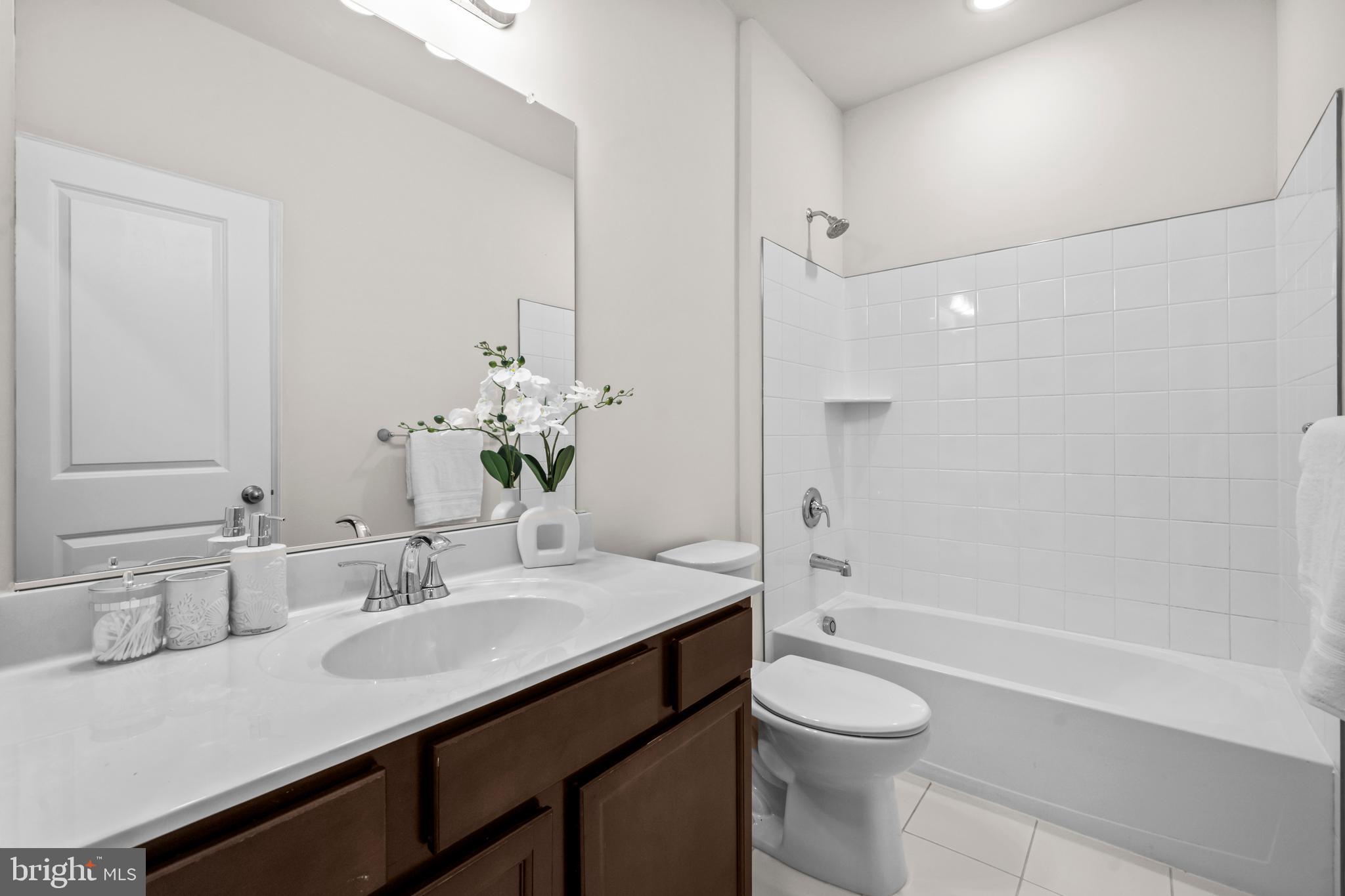 TOWNS AT MARKET COMMONS - Residential