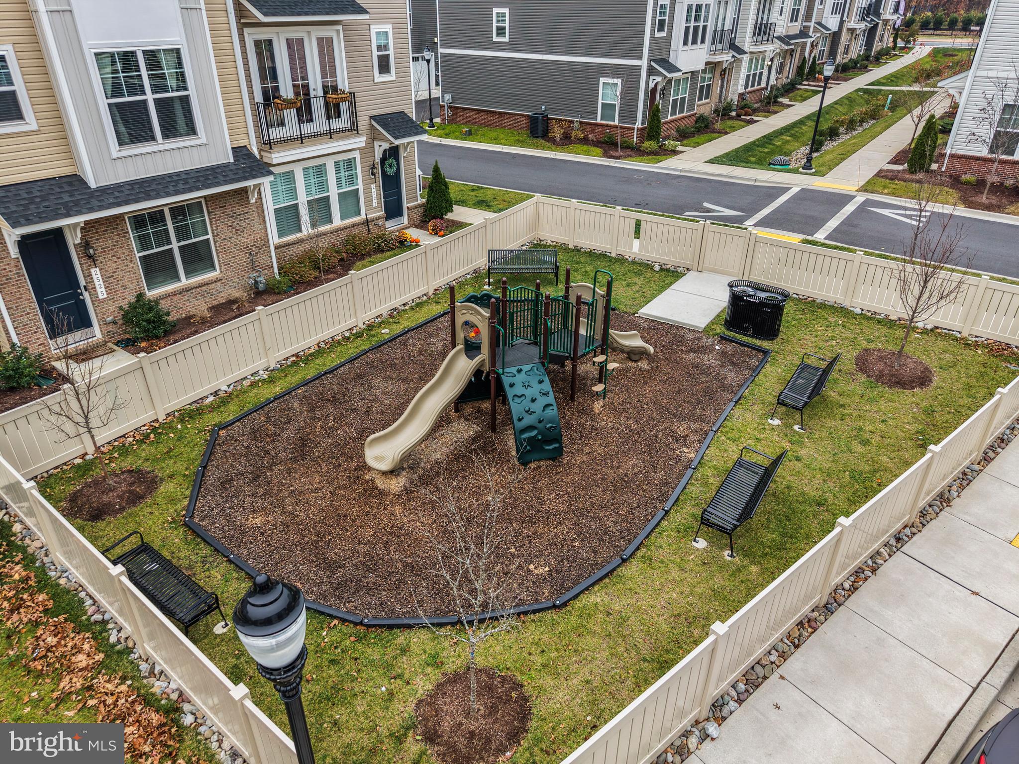 TOWNS AT MARKET COMMONS - Residential