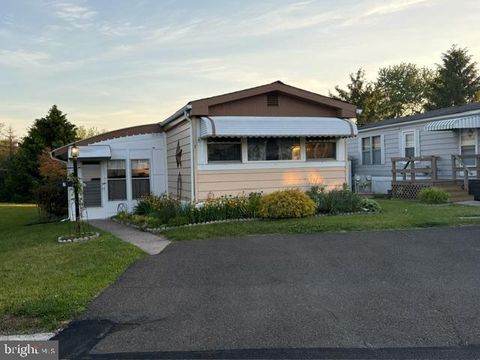 Mobile Home For Sale - 7 Woodsbluff Run<br/> NORTH WALES, PA 19454