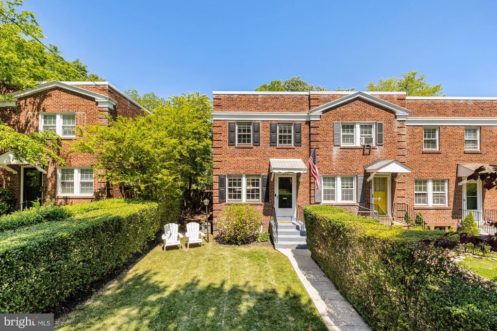 Photo of 430 E Nelson Avenue, ALEXANDRIA, VA 22301 (MLS # VAAX2060236)