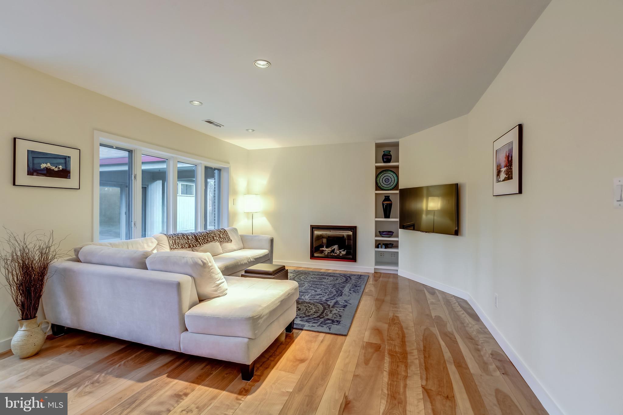 RESTON - Residential