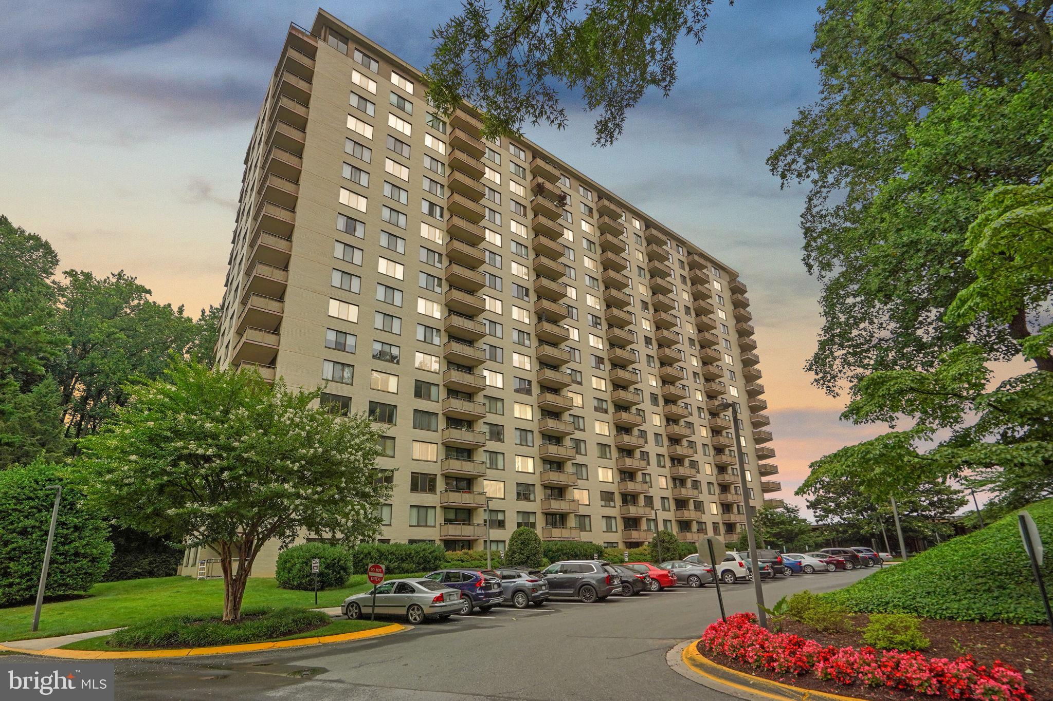 PROMENADE TOWERS - Residential