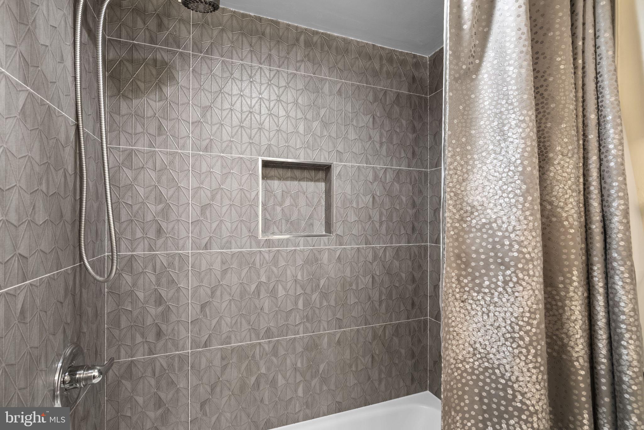 PROMENADE TOWERS - Residential