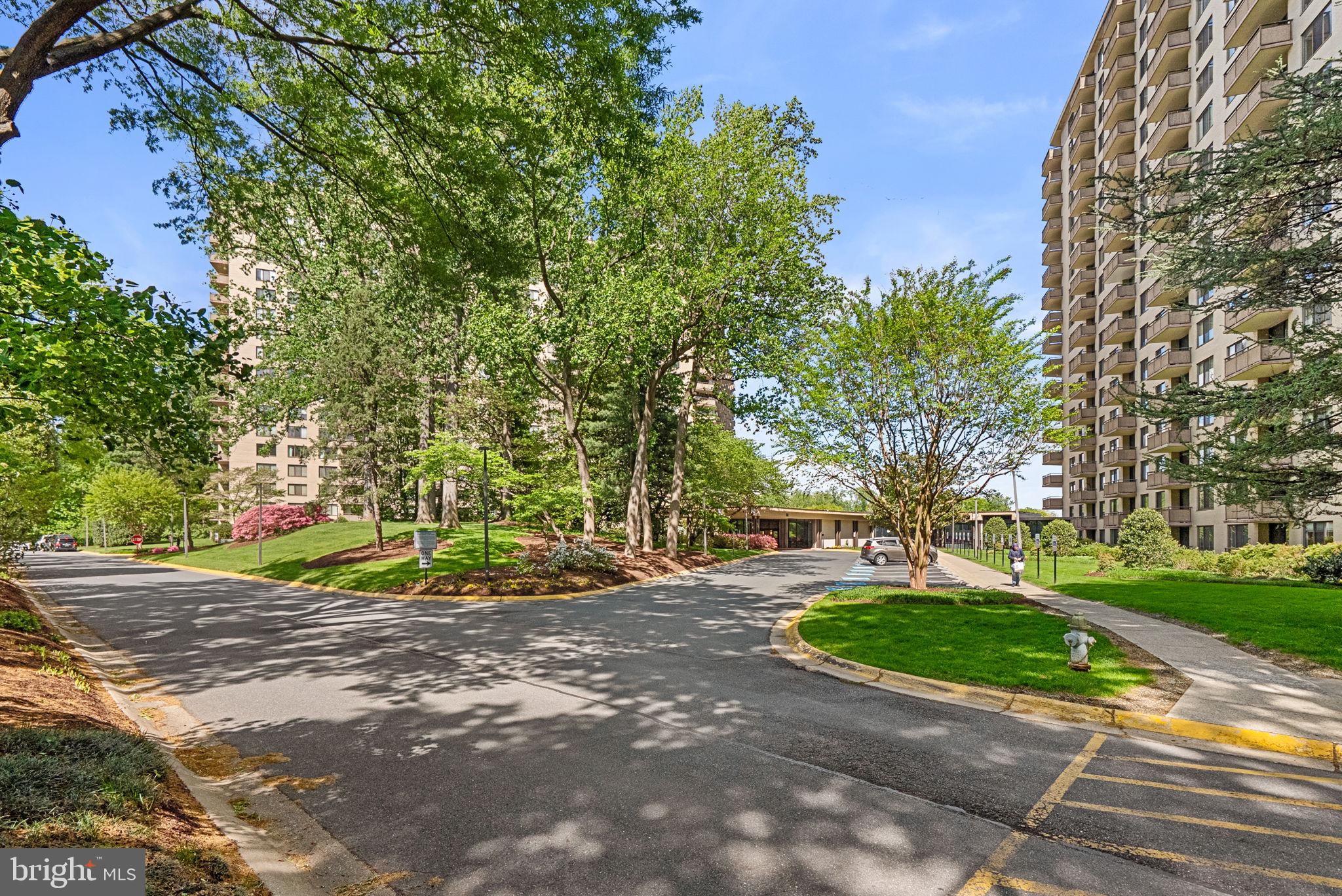 PROMENADE TOWERS - Residential