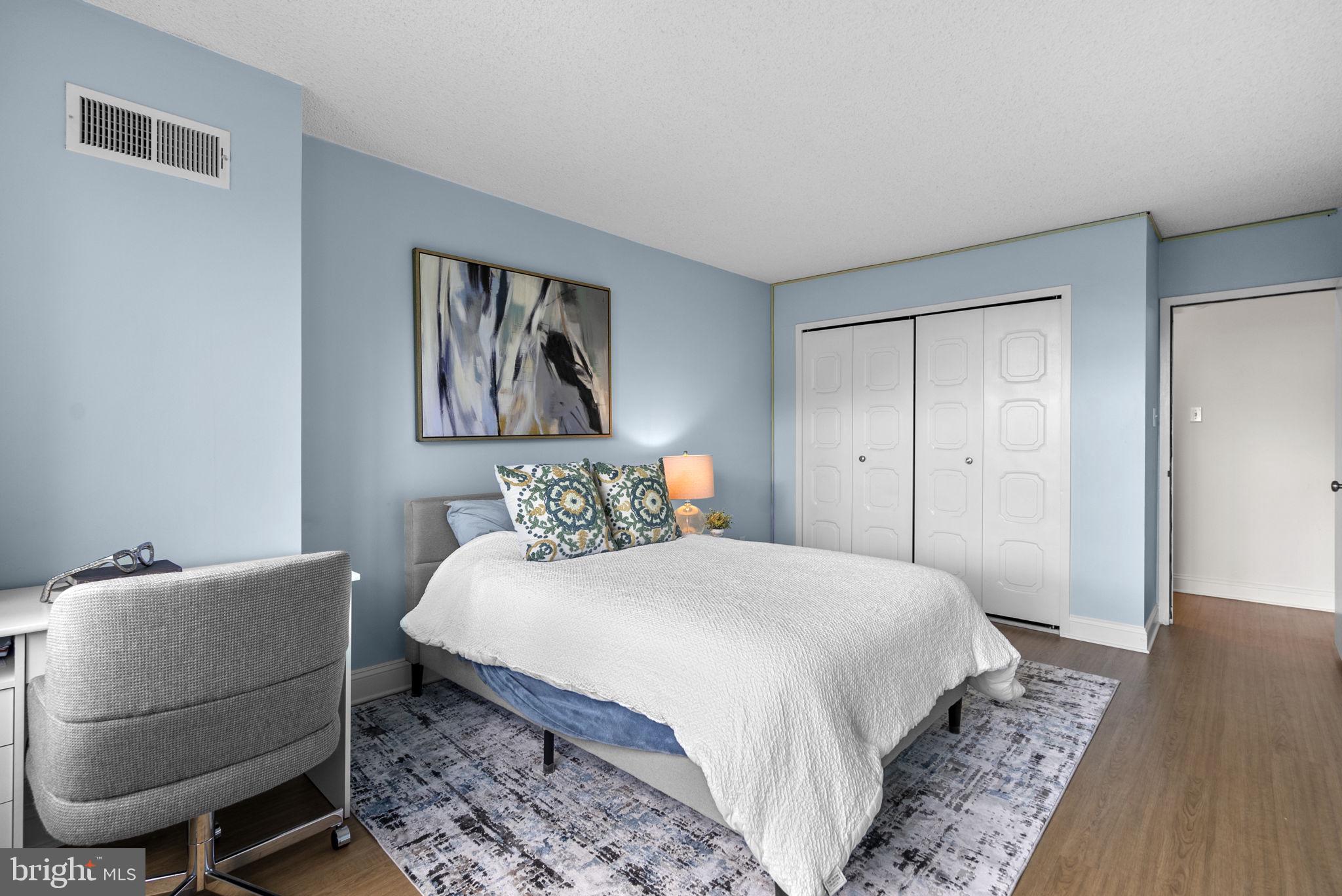 PROMENADE TOWERS - Residential