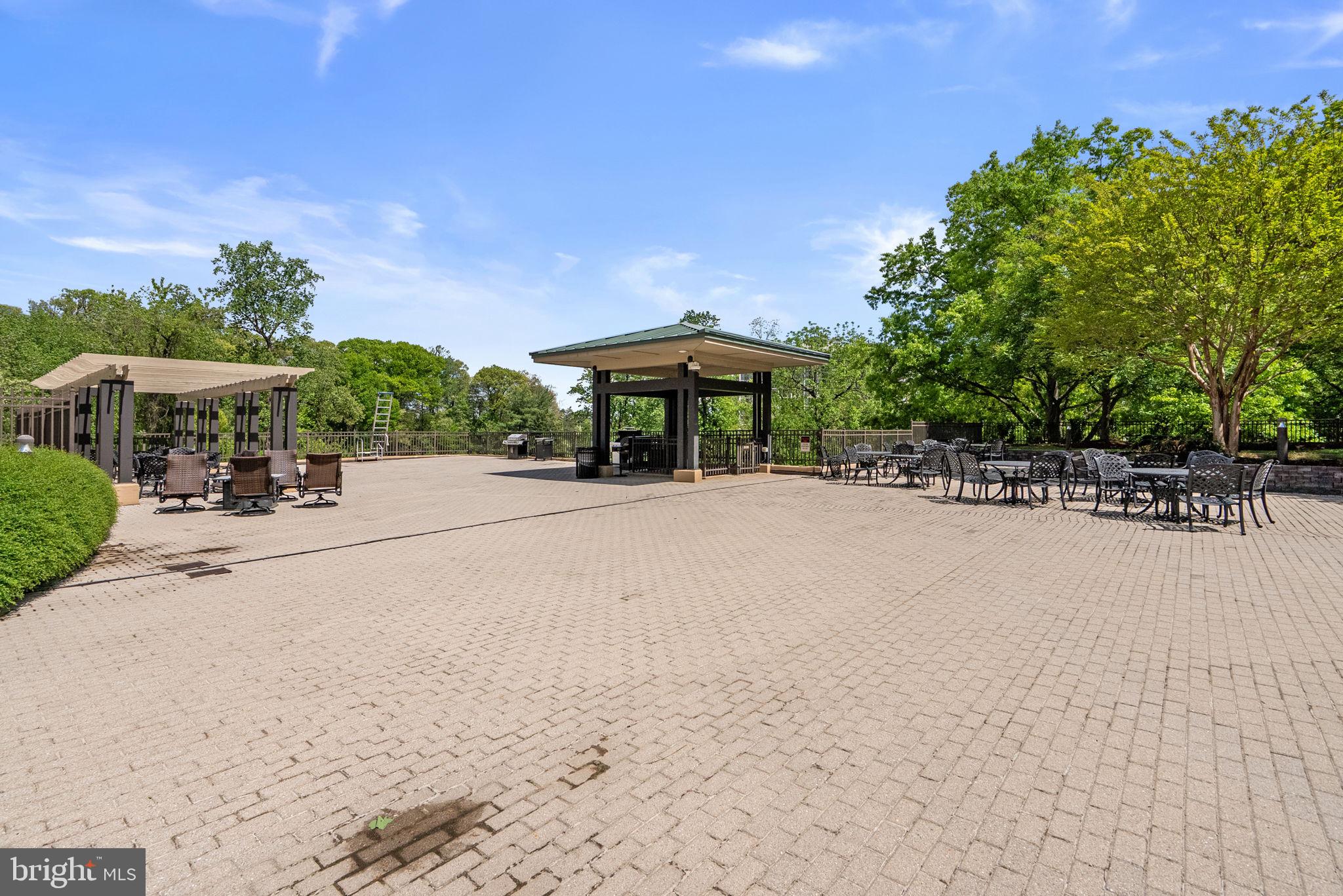 PROMENADE TOWERS - Residential