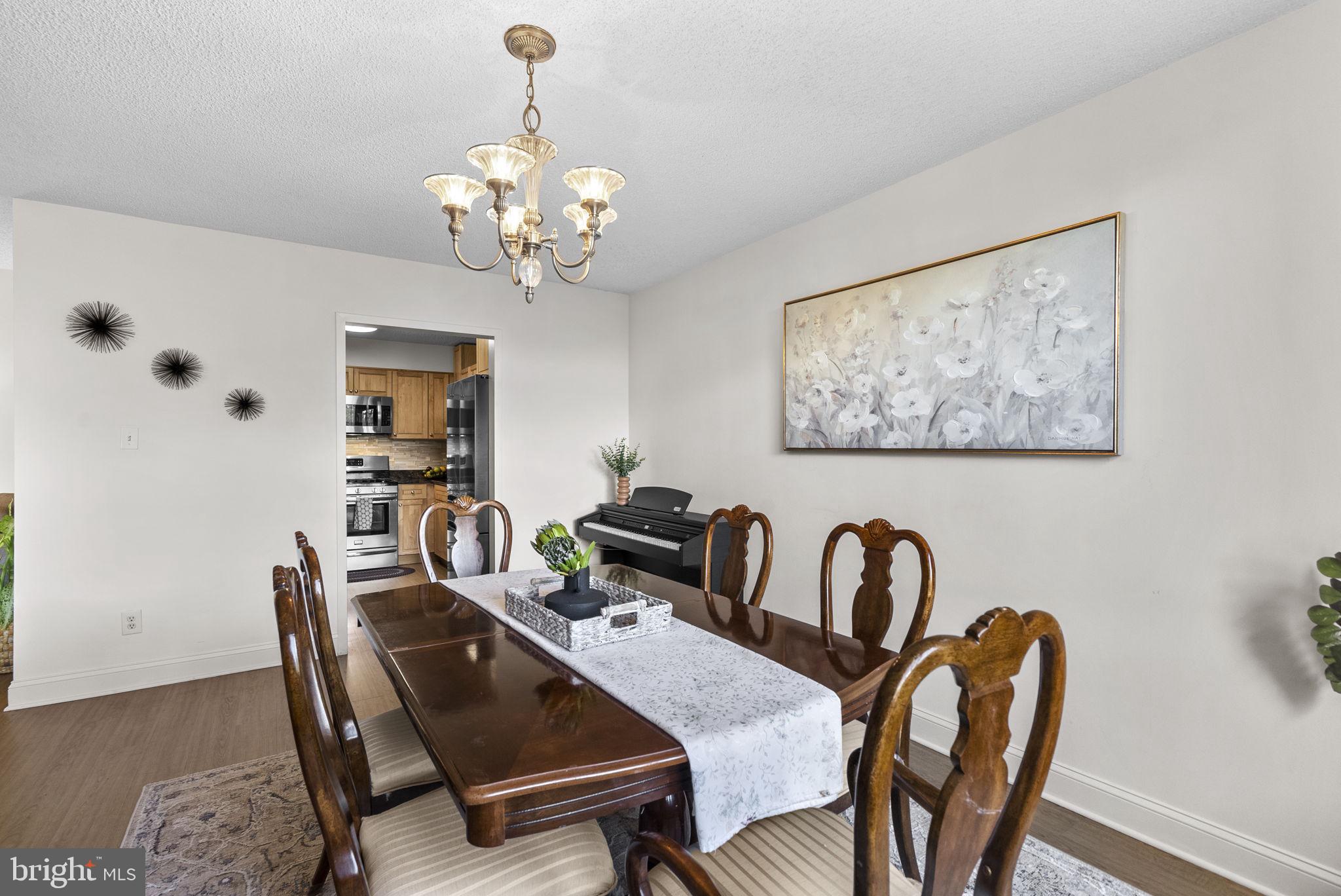 PROMENADE TOWERS - Residential