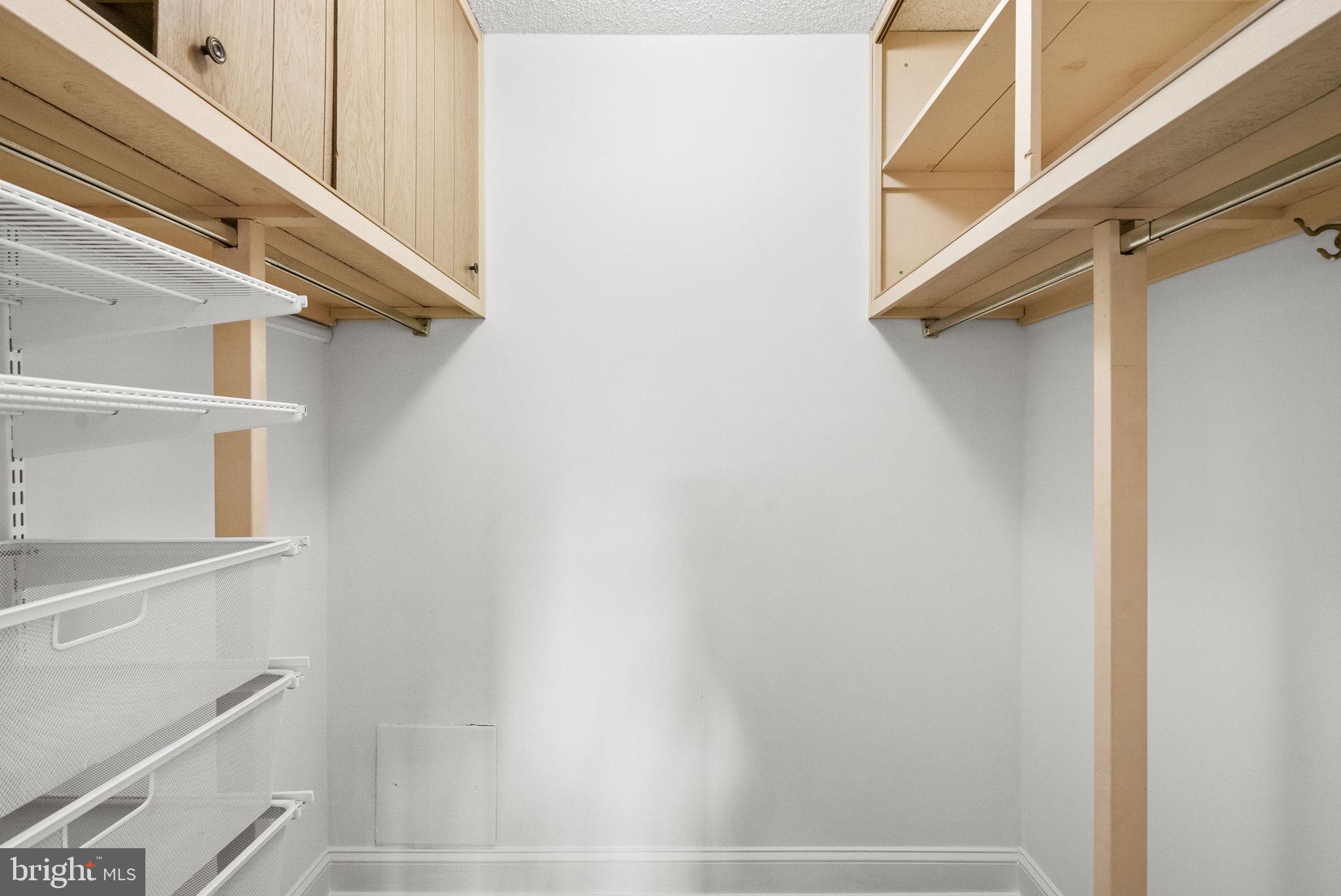 PROMENADE TOWERS - Residential