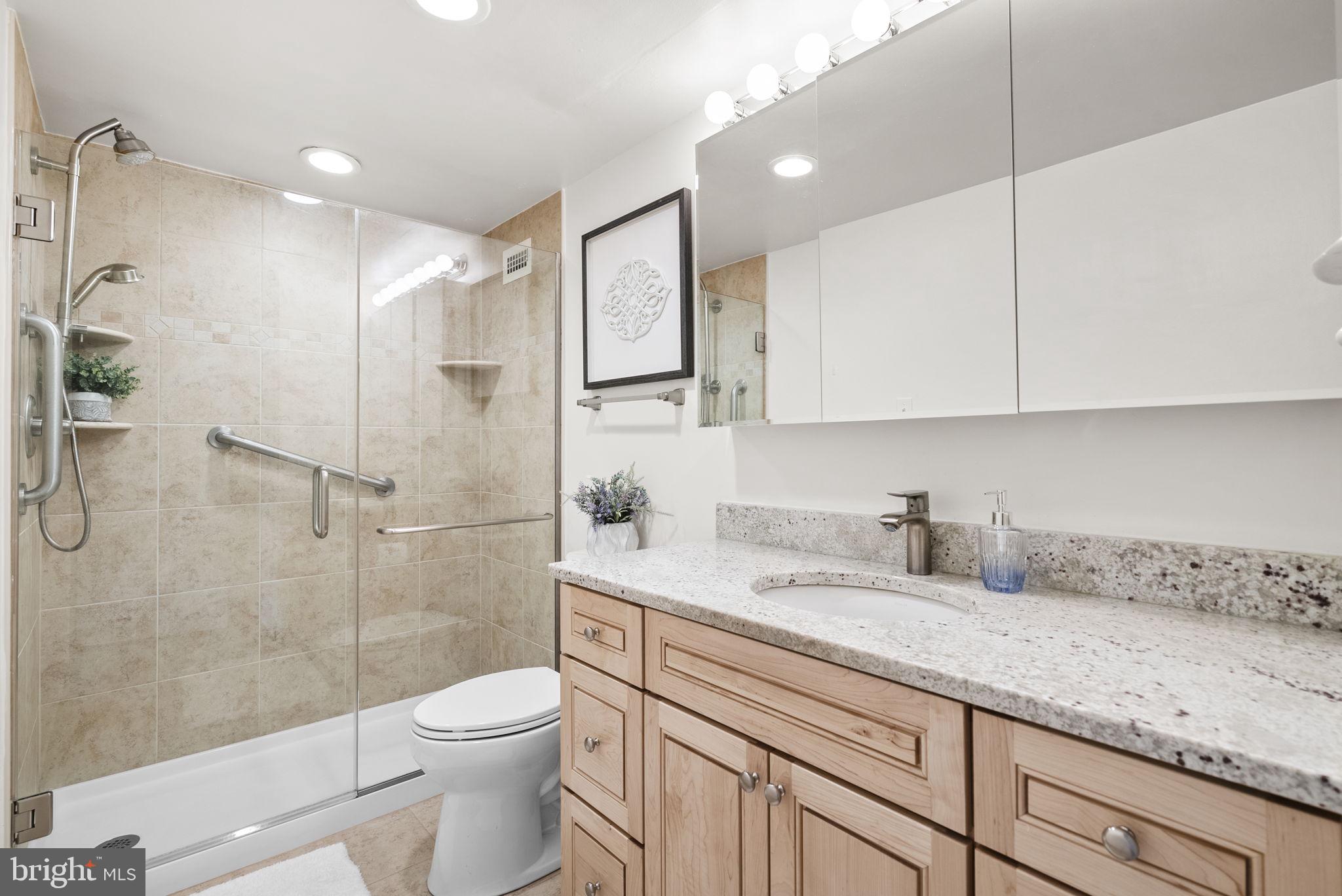 PROMENADE TOWERS - Residential