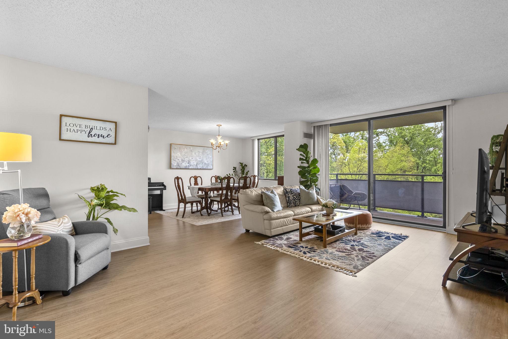 PROMENADE TOWERS - Residential