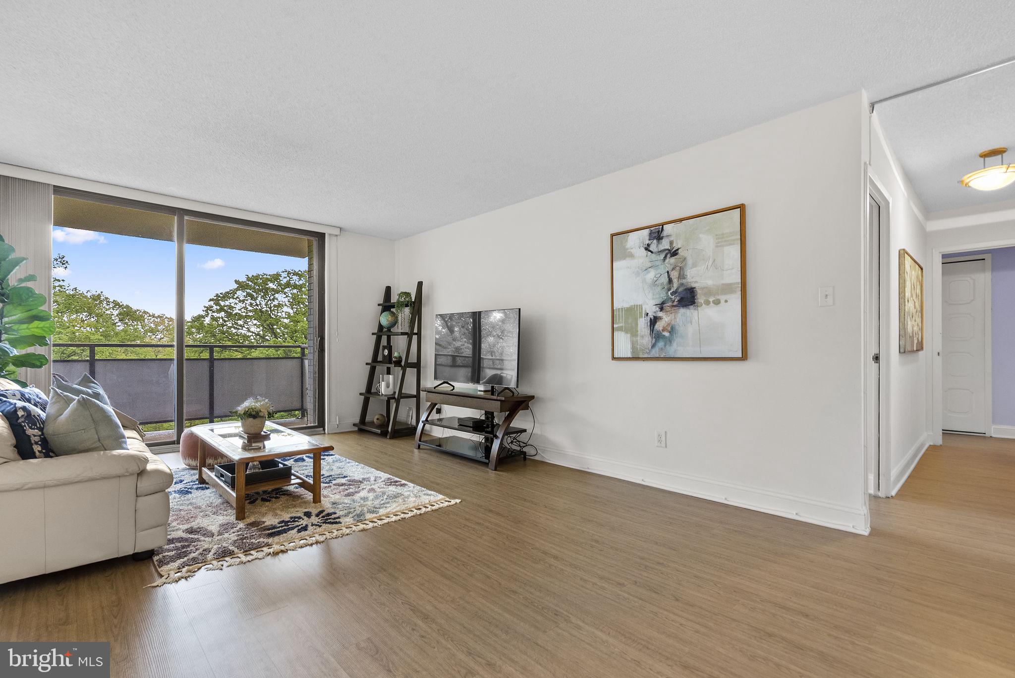 PROMENADE TOWERS - Residential