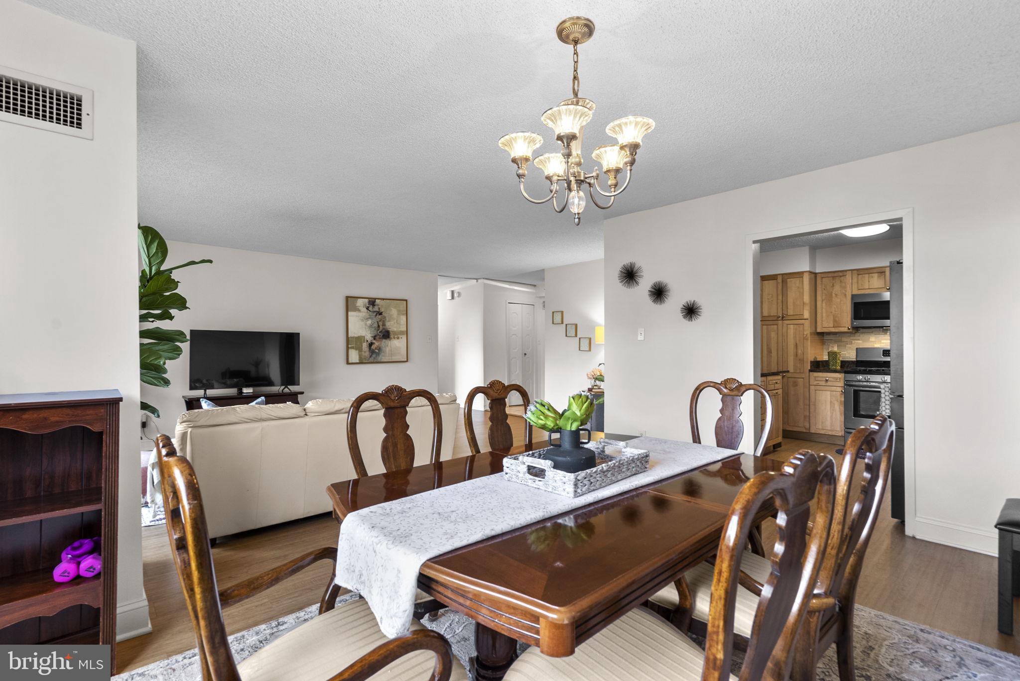 PROMENADE TOWERS - Residential