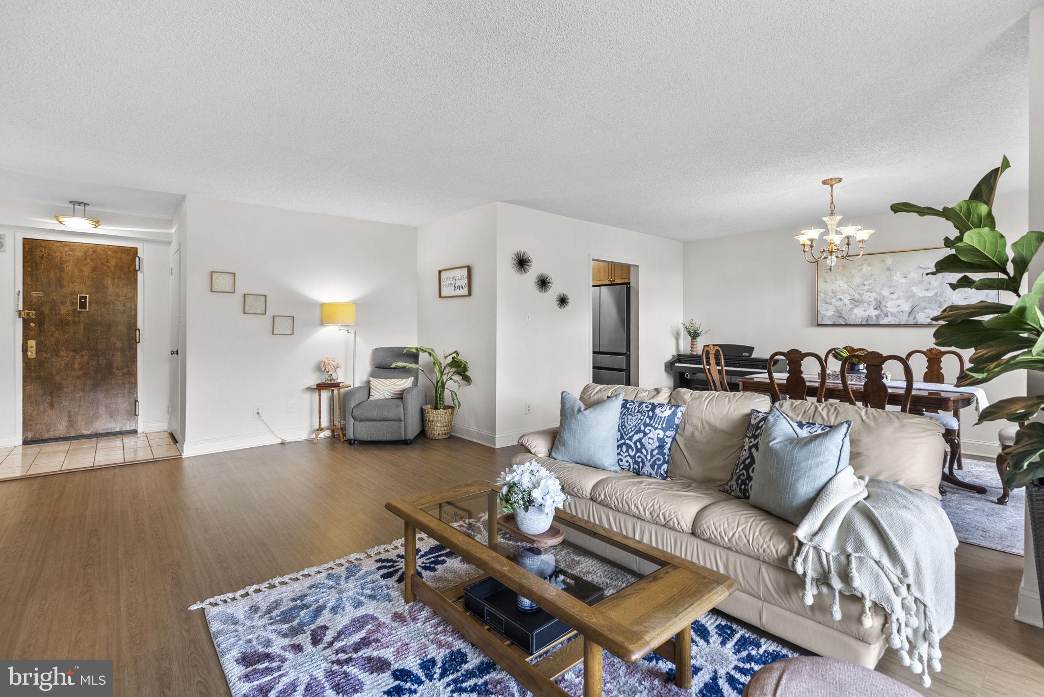 PROMENADE TOWERS - Residential