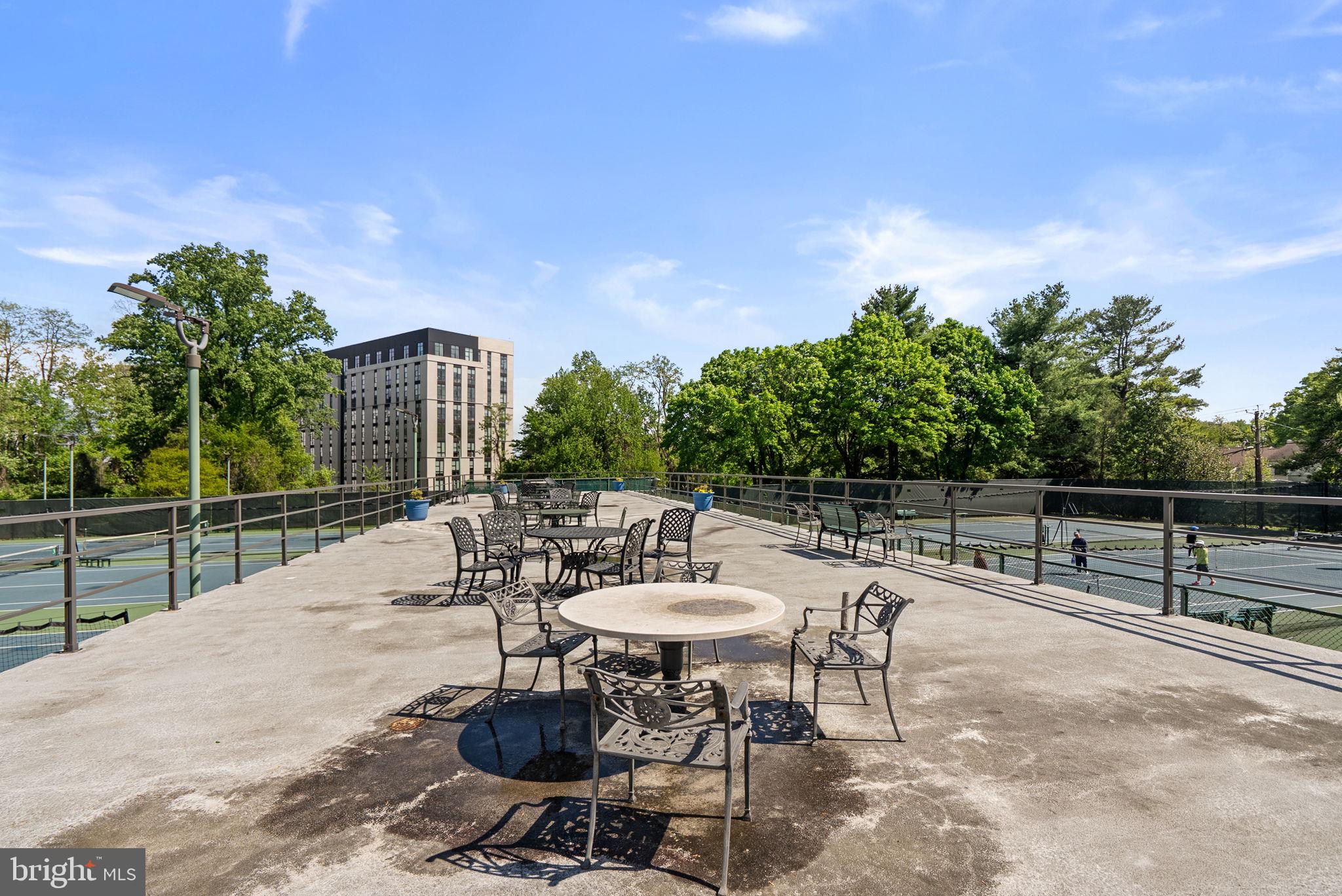 PROMENADE TOWERS - Residential