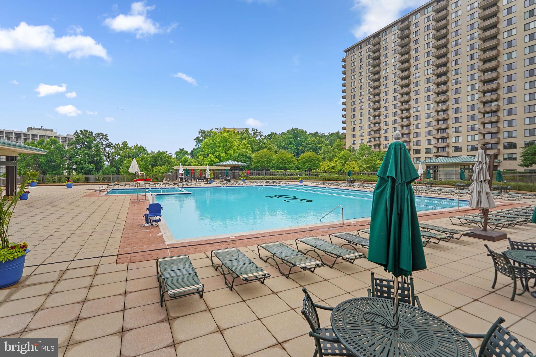 PROMENADE TOWERS - Residential