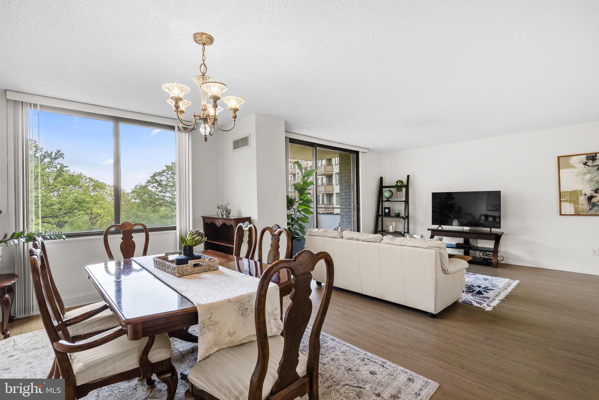 PROMENADE TOWERS - Residential