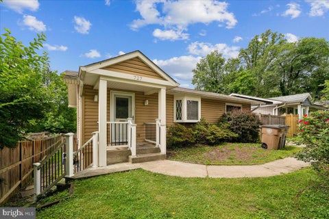 Homes For Sale - 727 Grandin Avenue<br/> ROCKVILLE, MD 20850