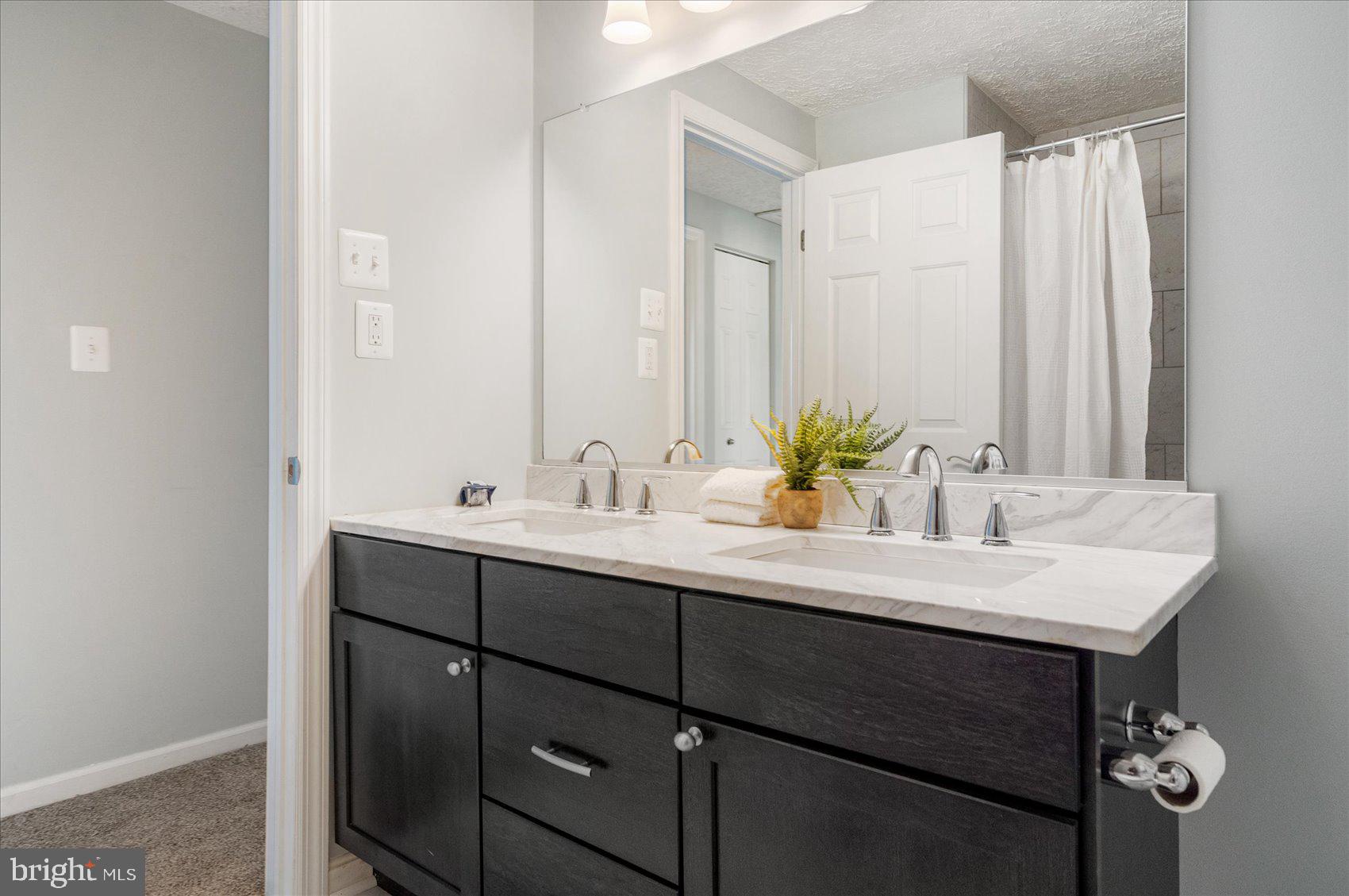 LAUREL VALLEY - Residential