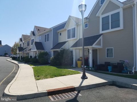 Townhouse For Sale - 24 Cedar Crossing Xing<br/> RED BANK, NJ 07701