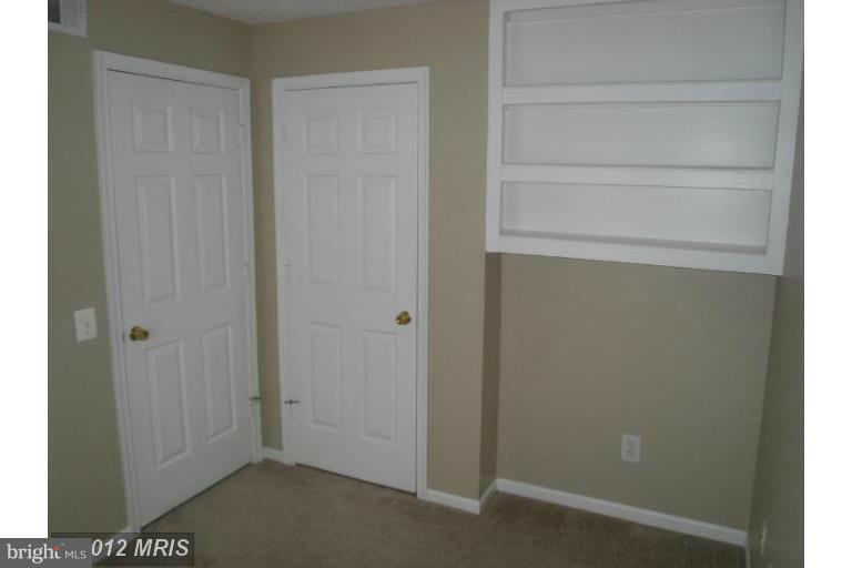 HUNTERS SQUARE - Residential Lease