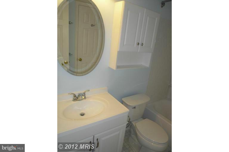 HUNTERS SQUARE - Residential Lease