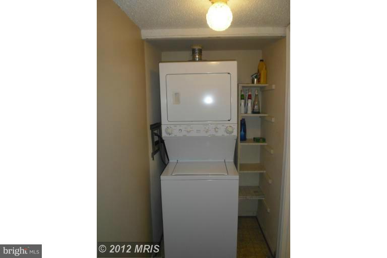 HUNTERS SQUARE - Residential Lease